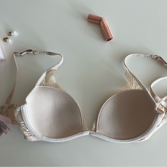 VS Light Padded Bra - Picture 3 of 3